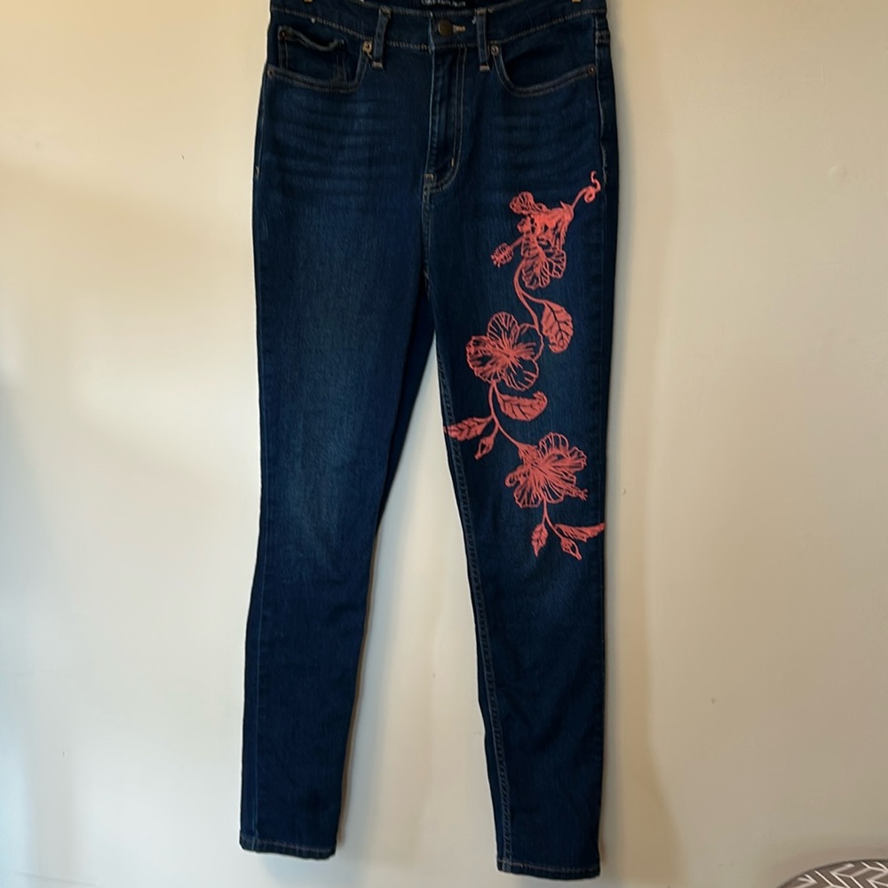 Calvin Klein skinny fit reprieve jeans design on leg s-6 in very good condition